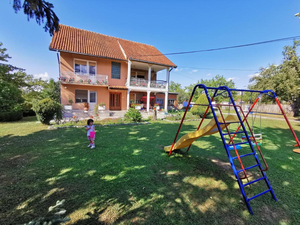 Apartments Domacinstvo Nikolic Валево Экстерьер фото