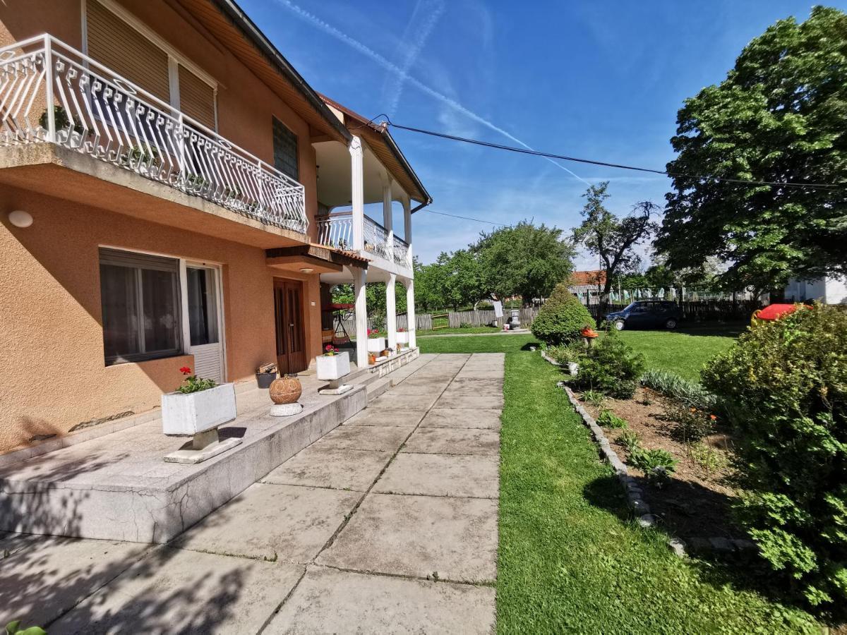 Apartments Domacinstvo Nikolic Валево Экстерьер фото