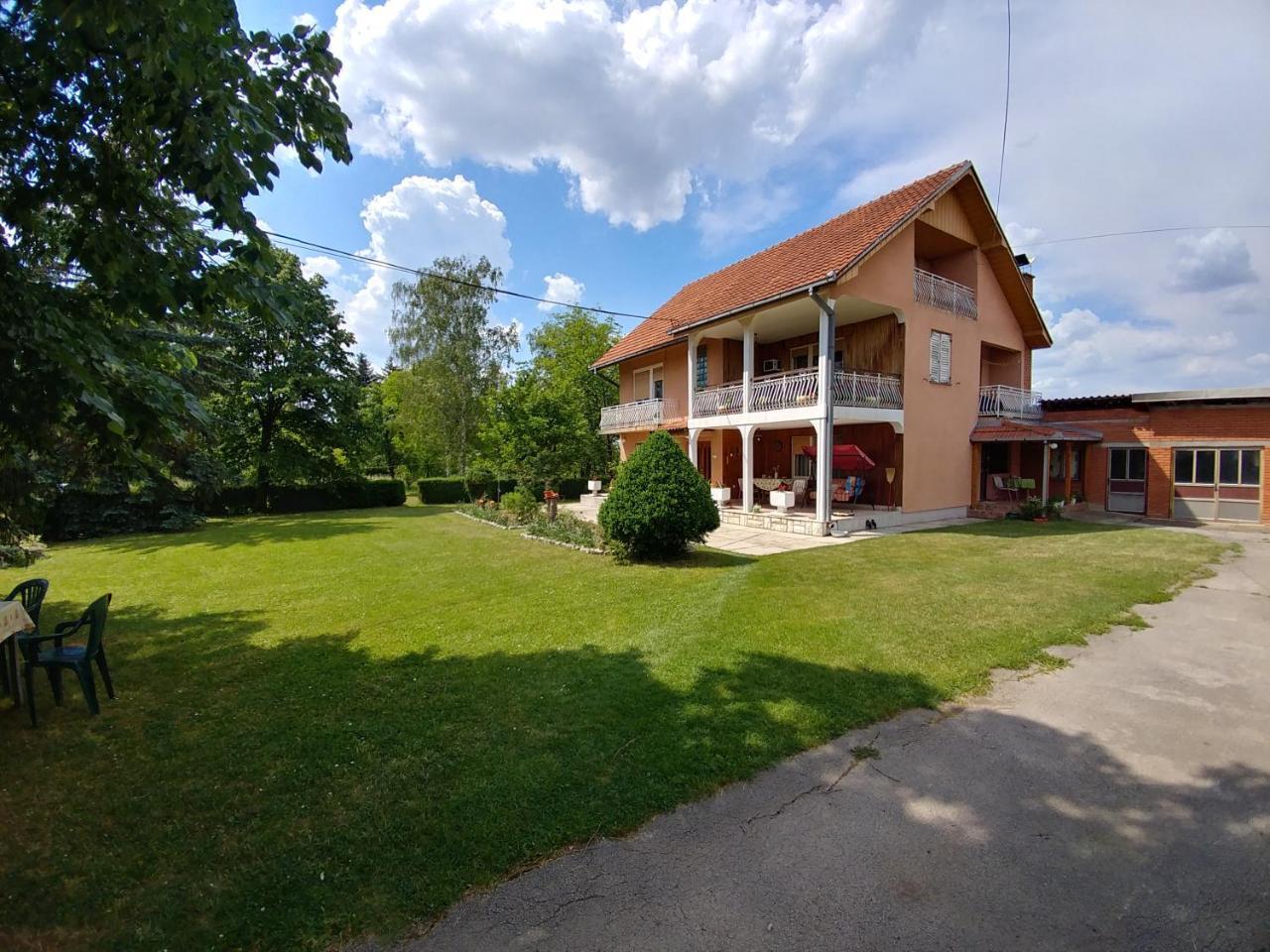 Apartments Domacinstvo Nikolic Валево Экстерьер фото
